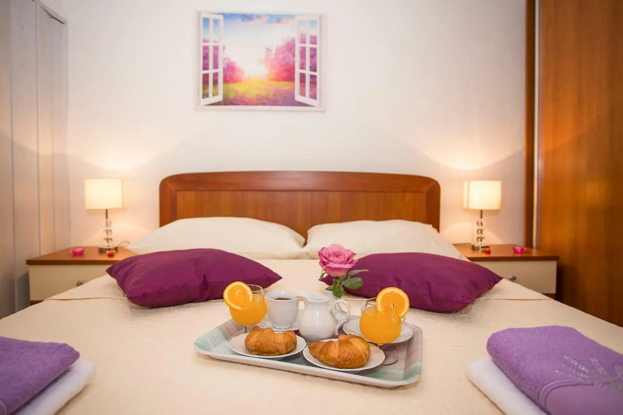 Apartment Priska1700 Split