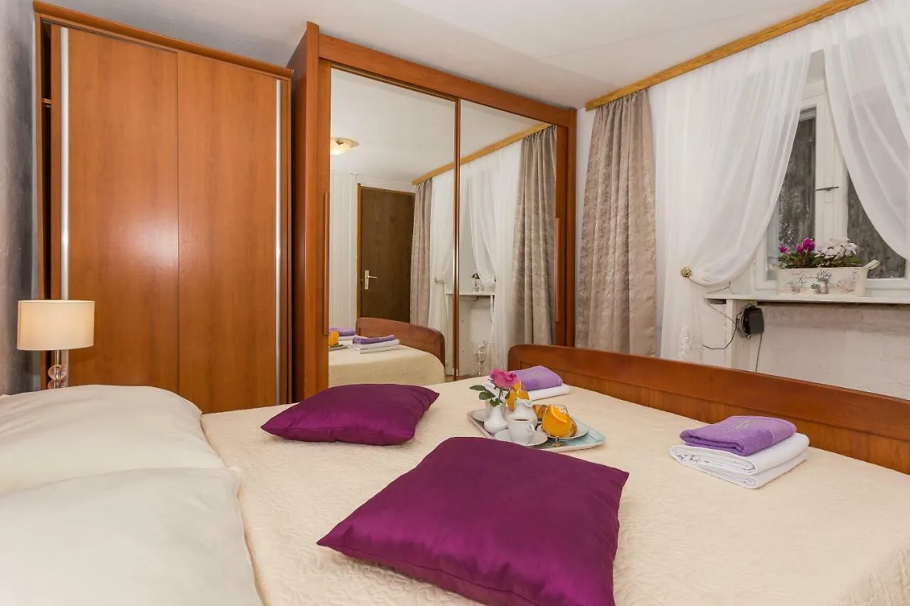 Apartment Priska1700 Split