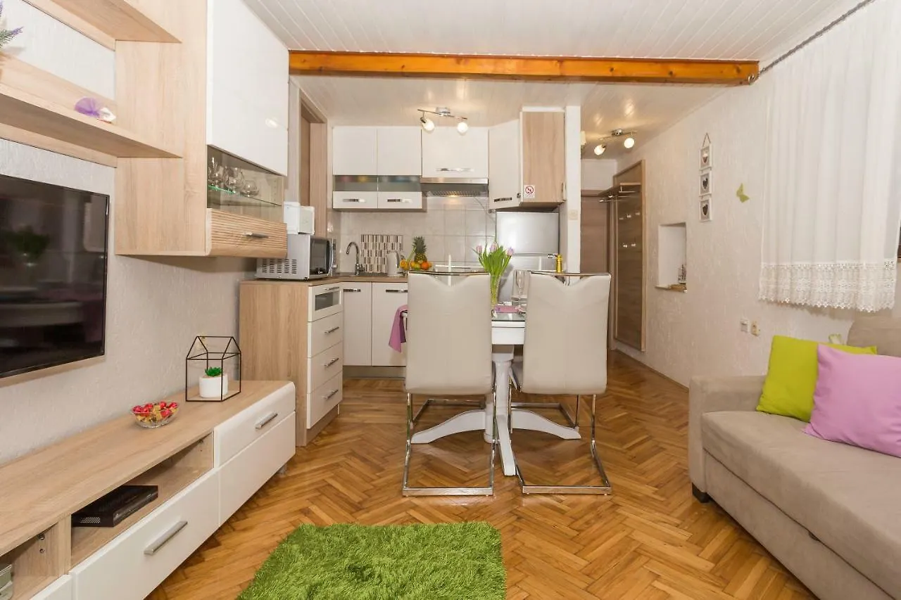 Apartment Priska1700 Split