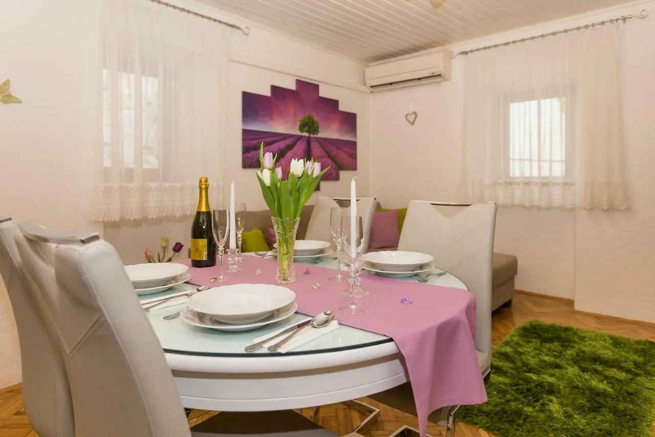 Apartment Priska1700 Split